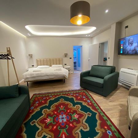 Vila-Amo, Suites&Rooms In Tirana Center Buitenkant foto