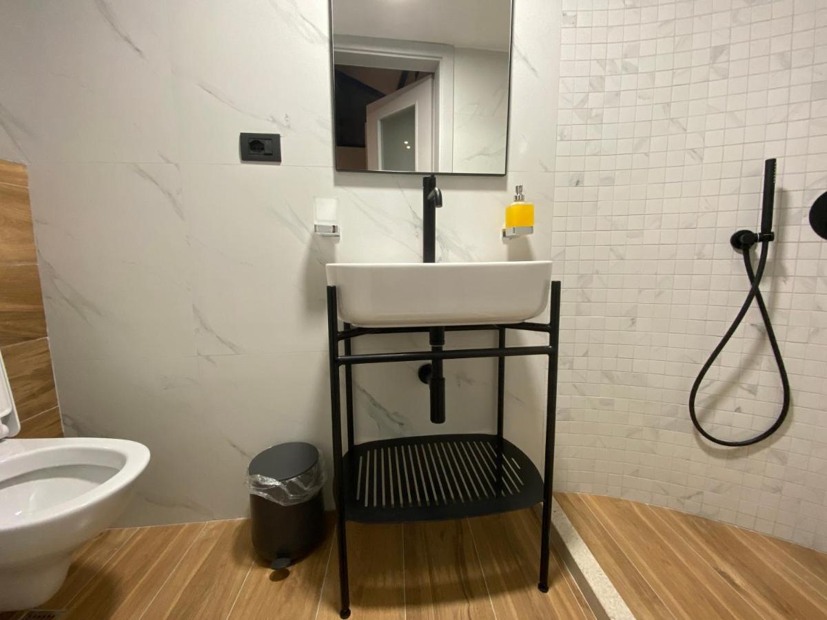 Vila-Amo, Suites&Rooms In Tirana Center Buitenkant foto